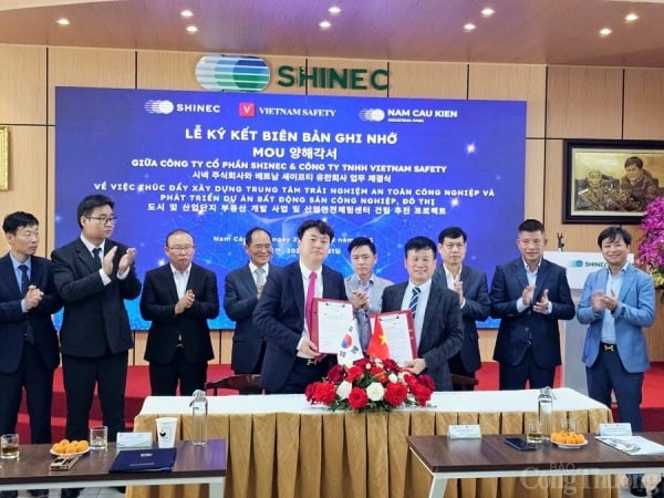 Nam Cau Kien Industrial Park signed a technology cooperation agreement