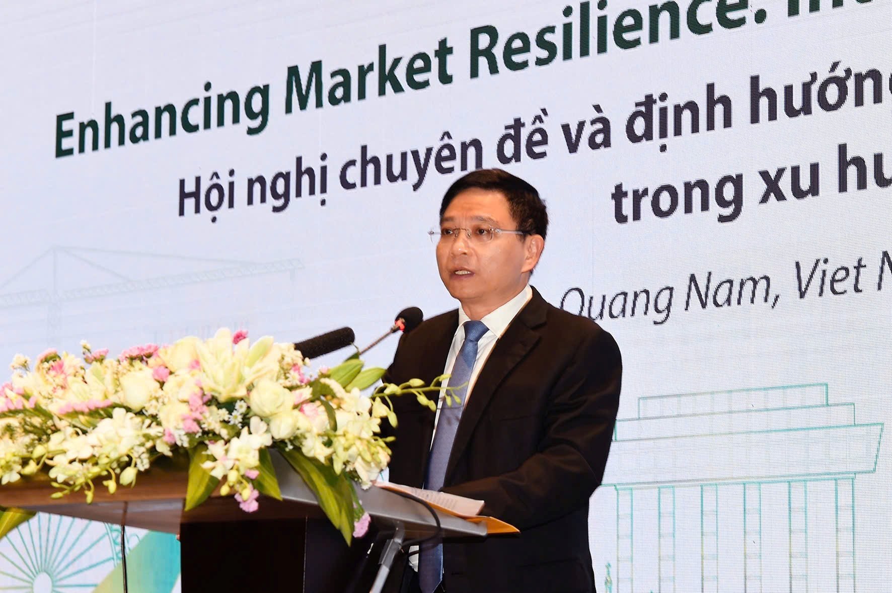 Foto 1: El ministro de Finanzas, Nguyen Van Thang, pronuncia un discurso inaugural en la reunión de la conferencia.jpg