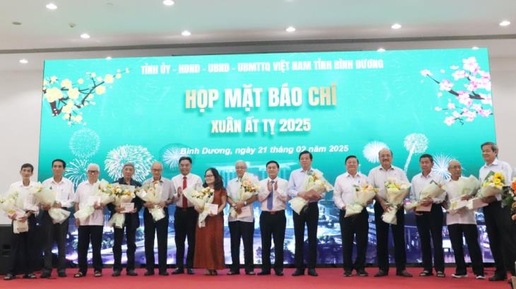 Tin tức sự kiện - Bình Dương họp mặt báo chí Xuân Ất Tỵ 2025...