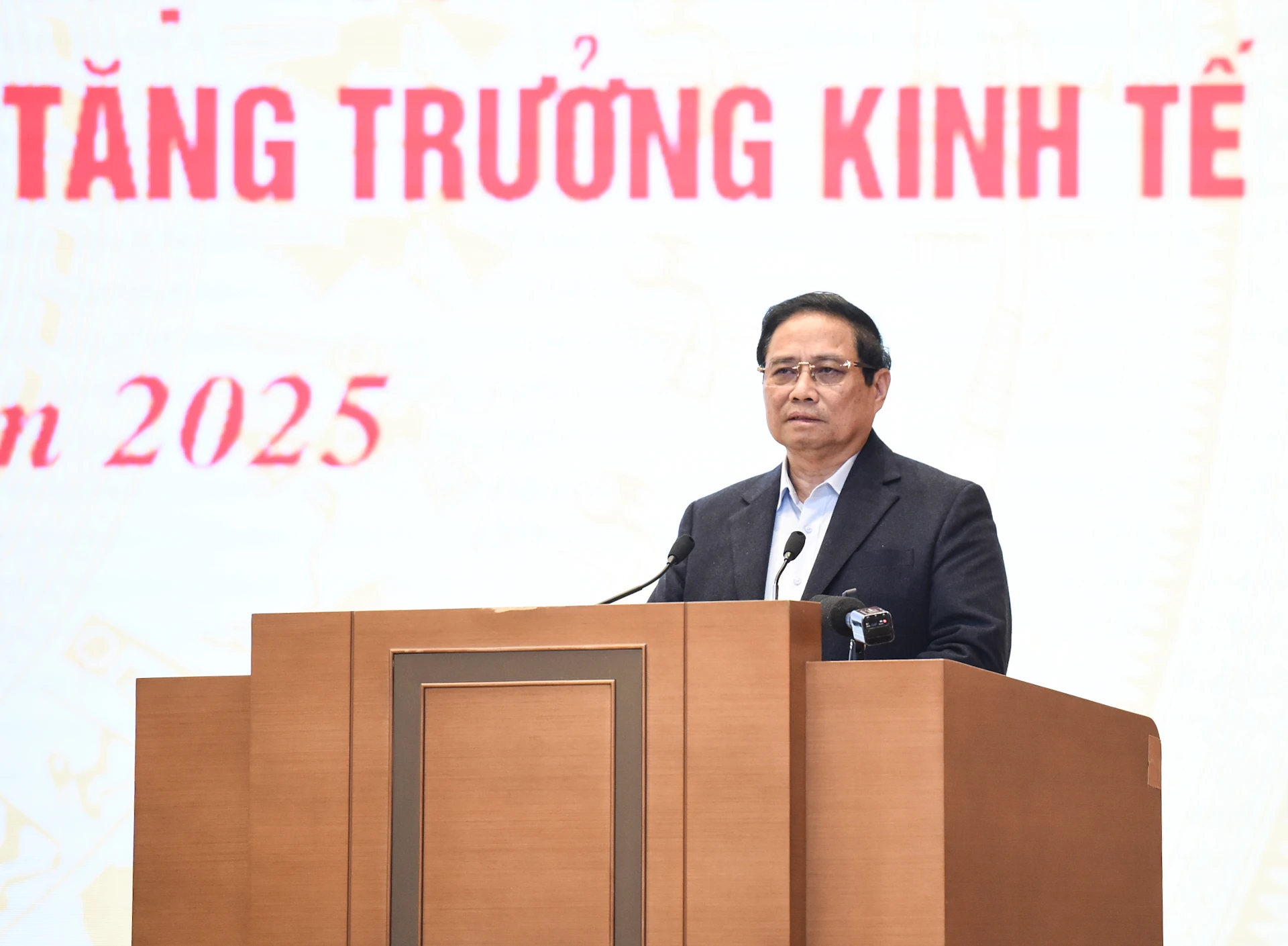 [Photo] Le Premier ministre Pham Minh Chinh préside la conférence gouvernementale avec les localités sur la croissance économique photo 2