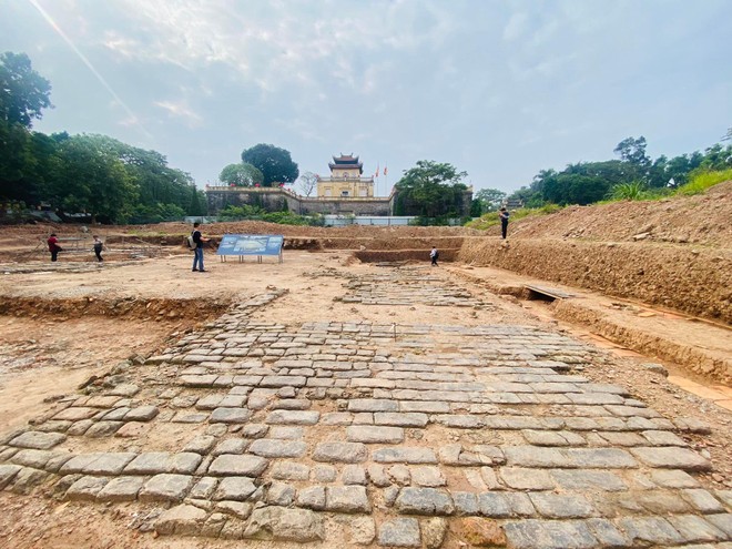 Neue Überreste des Dan Tri-Hofes und der Königsstraßenachse in der kaiserlichen Zitadelle Thang Long entdeckt