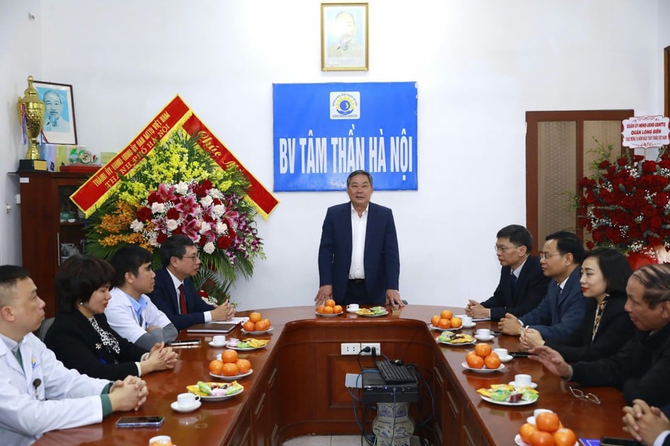 Permanent Vice Chairman of Hanoi People's Committee Le Hong Son spoke.