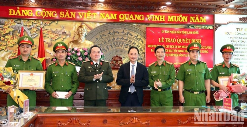 Lâm Đồng khen thưởng các đơn vị phá nhanh vụ án cướp tiệm vàng ảnh 3