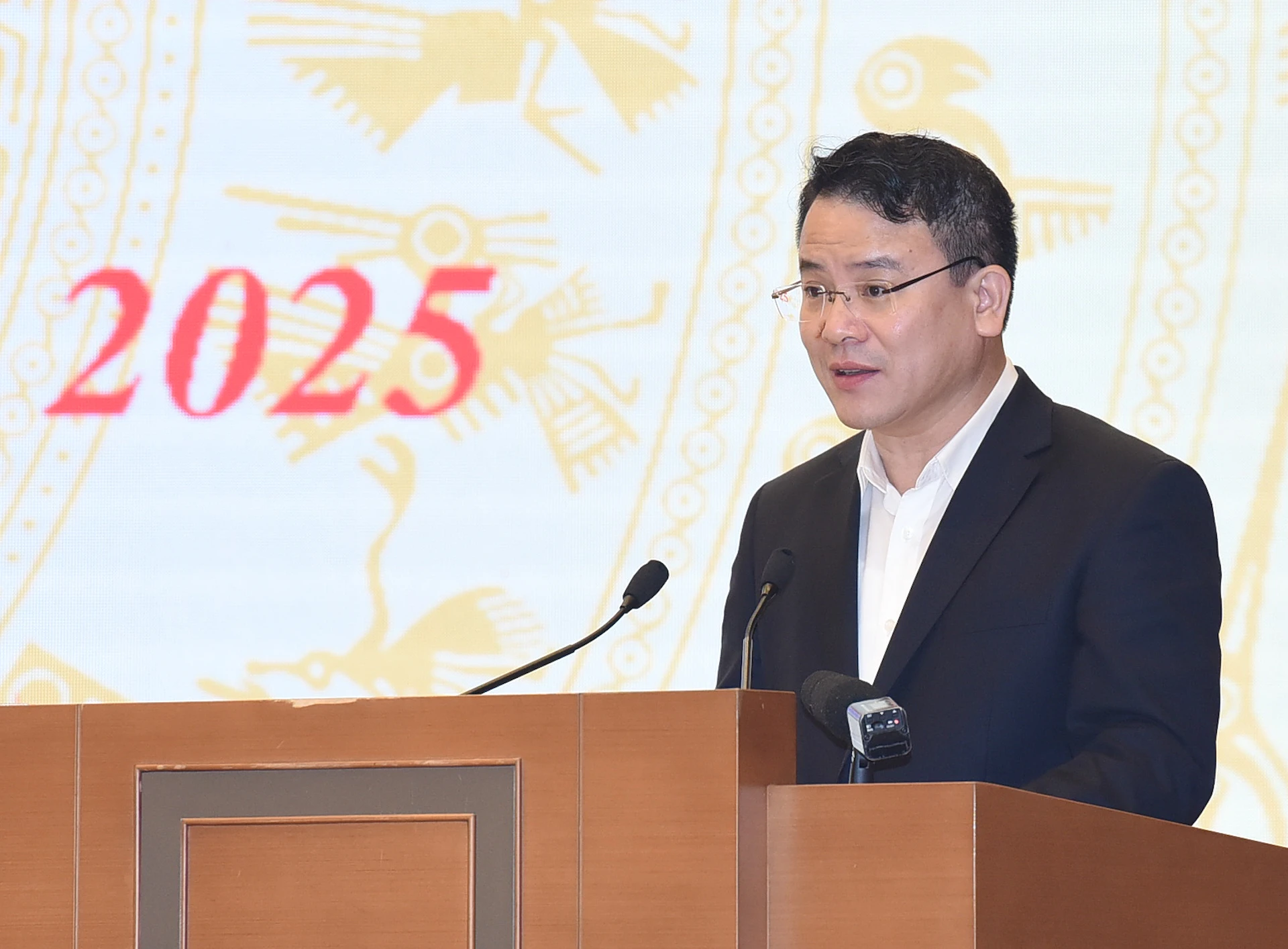 [Photo] Le Premier ministre Pham Minh Chinh préside la conférence gouvernementale avec les localités sur la croissance économique photo 4