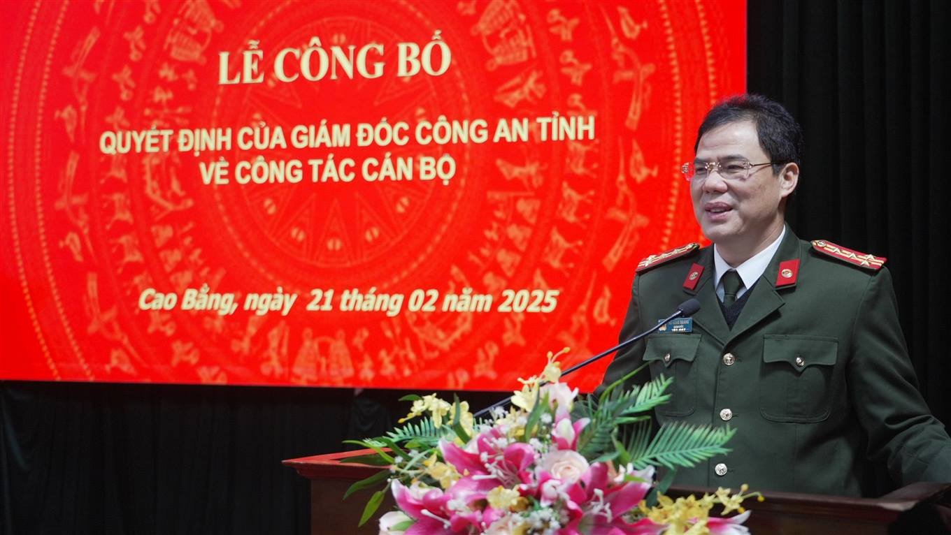 El coronel Vu Hong Quang, director del Departamento de Policía Provincial, habló en la conferencia.JPG