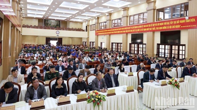 Lam Dong awards and launches political contest and journalism award on Party building photo 3