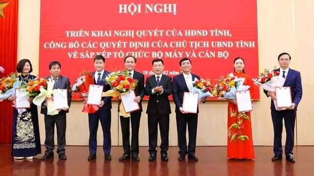 Nam Dinh announces decisions on organizational structure and staff