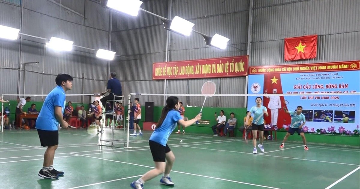 Tournoi de badminton et de tennis de table dans le district de Cu Jut en 2025