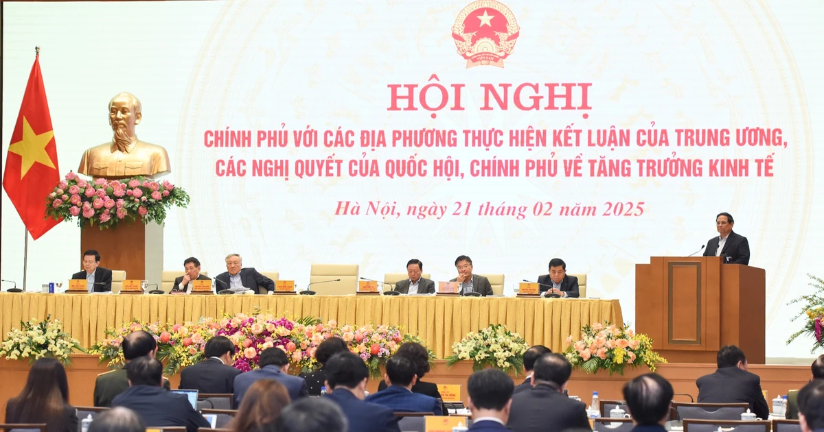 [Photo] Le Premier ministre Pham Minh Chinh préside une conférence gouvernementale avec les localités sur la croissance économique