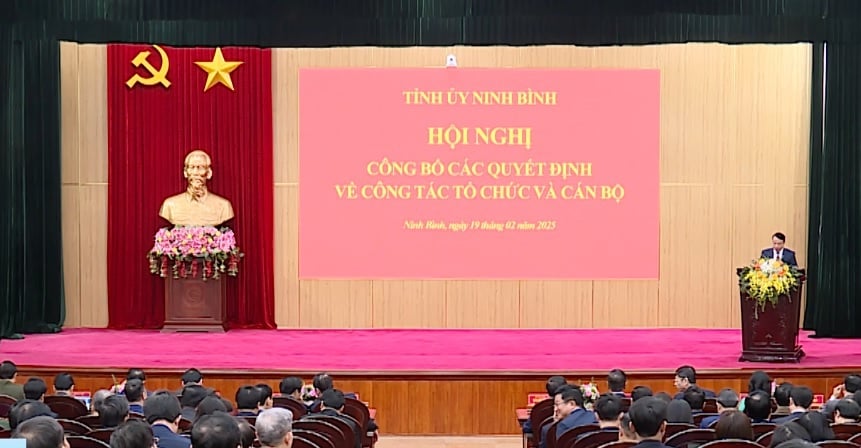 La province de Ninh Binh compte 8 dirigeants sous la direction du Comité permanent du Parti provincial qui souhaitent prendre une retraite anticipée.