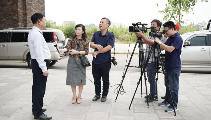 Améliorer la qualité des œuvres participant aux prix de presse grâce aux efforts déployés au niveau des associations locales