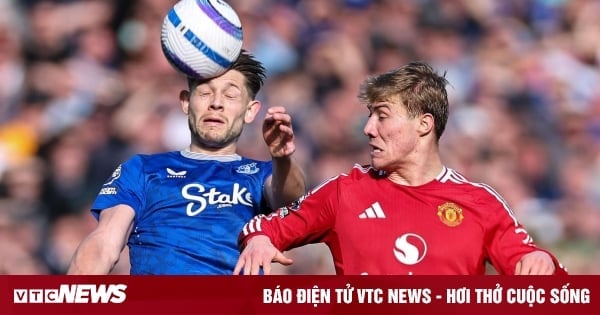 Kết quả Ngoại Hạng Anh: Man Utd may mắn thủ hoà Everton