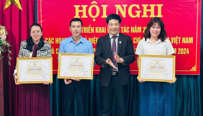 Lam Dong Provincial Journalists Association awarded Certificates to 20 high-quality journalistic works