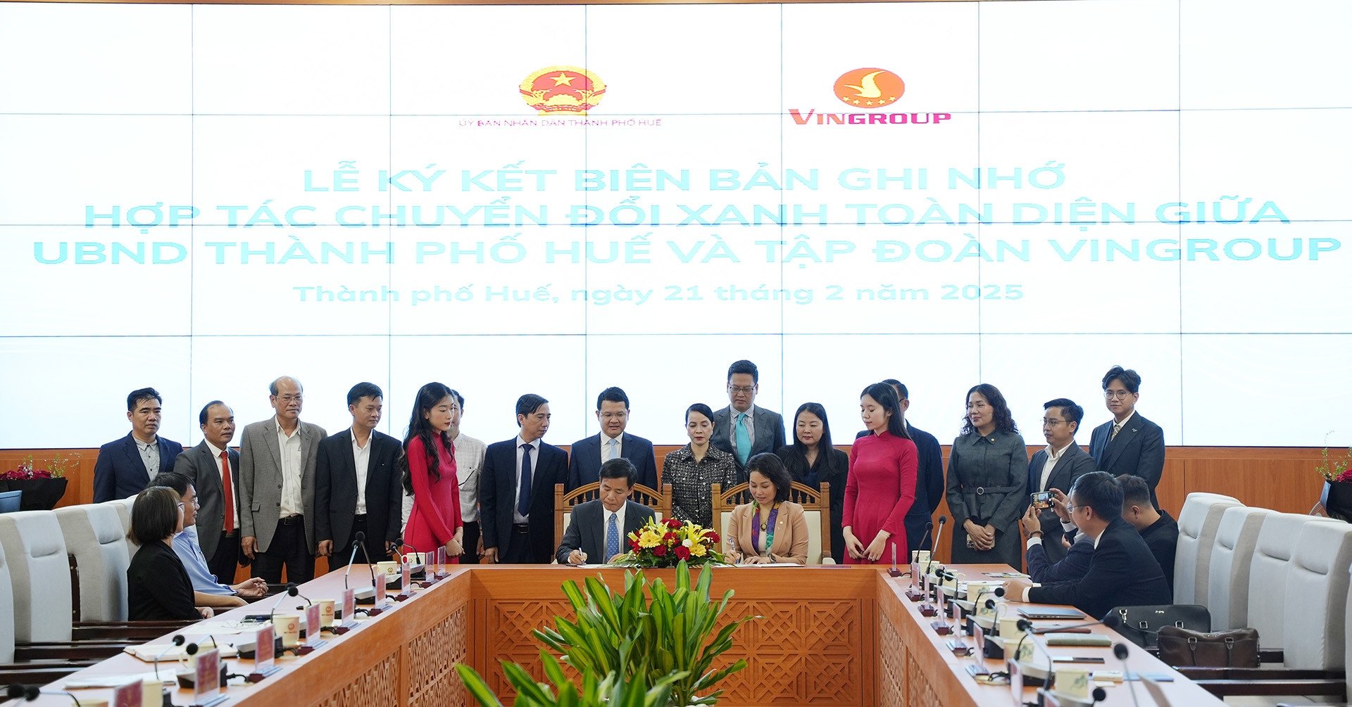 Hue City and Vingroup cooperate in green transformation and sustainable development