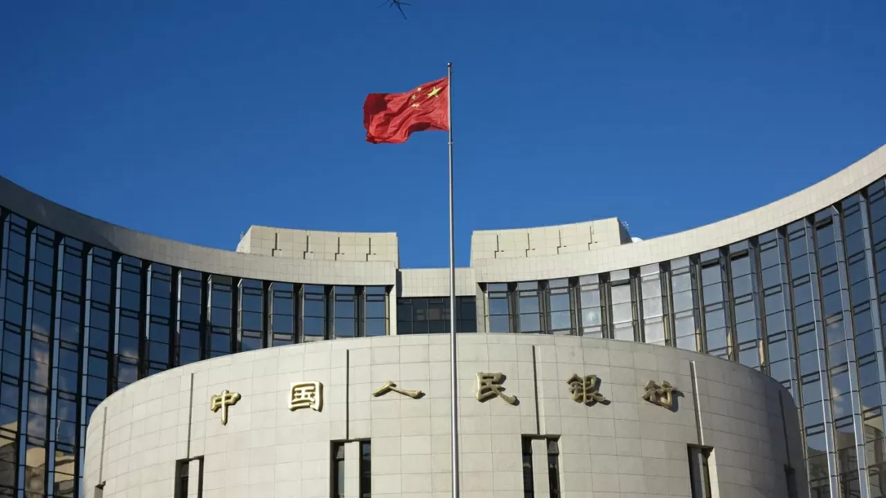 Năm 2024, PBOC tuyên bố sẽ cắt giảm tỷ lệ lãi suất vào thời điểm thích hợp, tuy nhiên, cho tới nay, Trung Quốc vẫn chưa thực hiện cắt giảm lãi suất, do các nhà hoạch định chính sách Bắc Kinh đang đối mặt với căng thẳng thương mại từ Mỹ. (Nguồn: Getty Images)