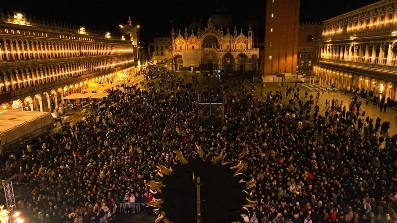 Italy: Rực rỡ lễ hội Carnival ở Venice