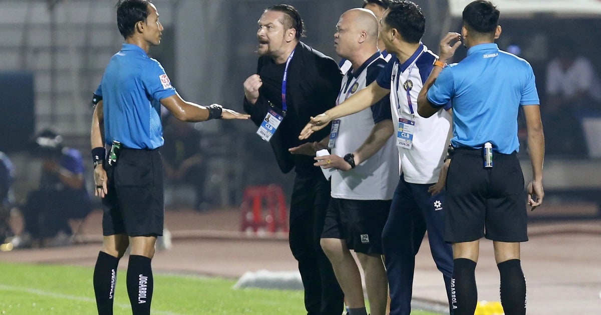 Referee made mistake in Thanh Hoa vs. Ho Chi Minh City match, disciplined