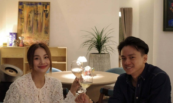 Stars vietnamiennes 22 février : Thanh Hang invite son mari au restaurant chaque semaine, Y Nhi est d'une beauté radieuse