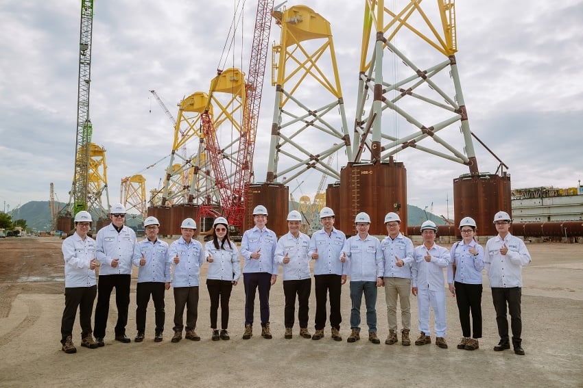 Le PTSC invite des partenaires internationaux à visiter le Centre de l'industrie énergétique et de la logistique technique