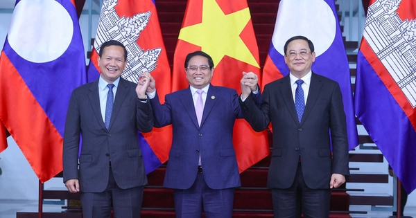 Les Premiers ministres du Vietnam, du Laos et du Cambodge conviennent de renforcer la connectivité des infrastructures de transport