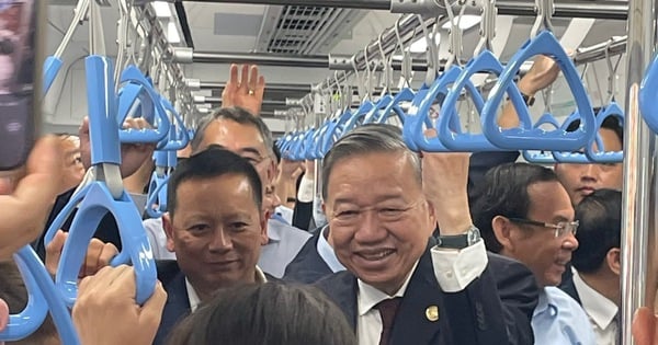 General Secretary To Lam takes metro line 1