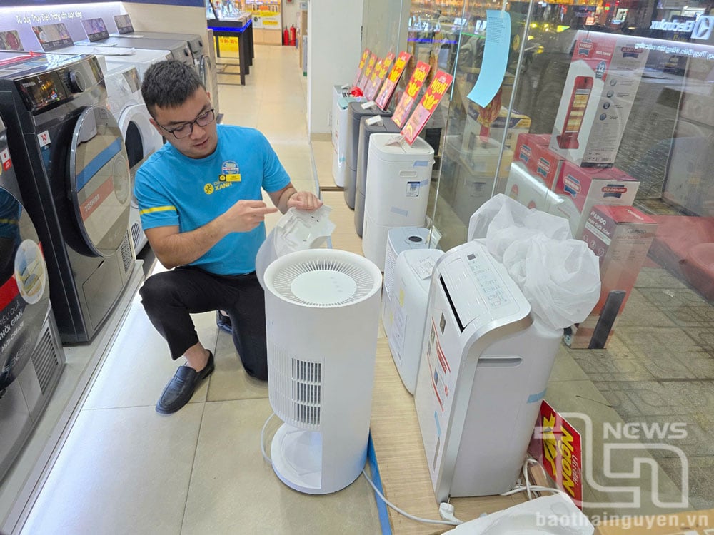 商店や家電量販店などでは、さまざまなブランドの乾燥・除湿機器が数多く販売されています。