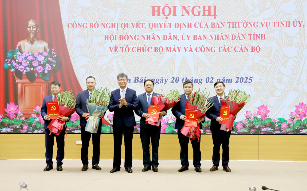 Yên Bái: Hội nghị công bố nghị quyết, quyết định của Ban Thường vụ Tỉnh ủy, Hội đồng nhân dân, Ủy ban nhân dân tỉnh về tổ chức bộ máy và công tác cán bộ