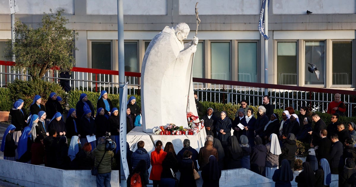 Vatican thông báo Giáo hoàng Francis nguy kịch