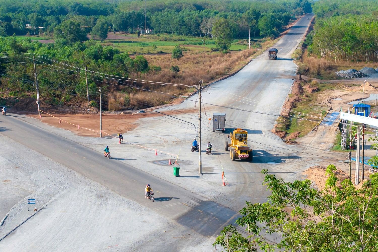 Hình hài đường Hồ Chí Minh kết nối các tỉnh phía Nam, sắp thông xe kỹ thuật ảnh 4