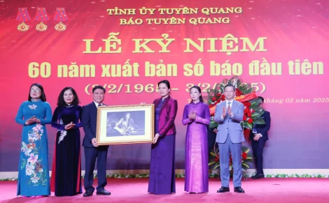 60 ປີ​ນັບ​ແຕ່​ໜັງສືພິມ Tuyen Quang ​ໄດ້​ພິມ​ຈຳໜ່າຍ​ສະບັບ​ທຳ​ອິດ