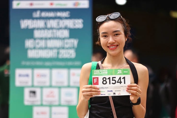 La Sra. Hong Hanh es una de las corredoras que consiguió su dorsal anticipadamente en la carrera de este año.