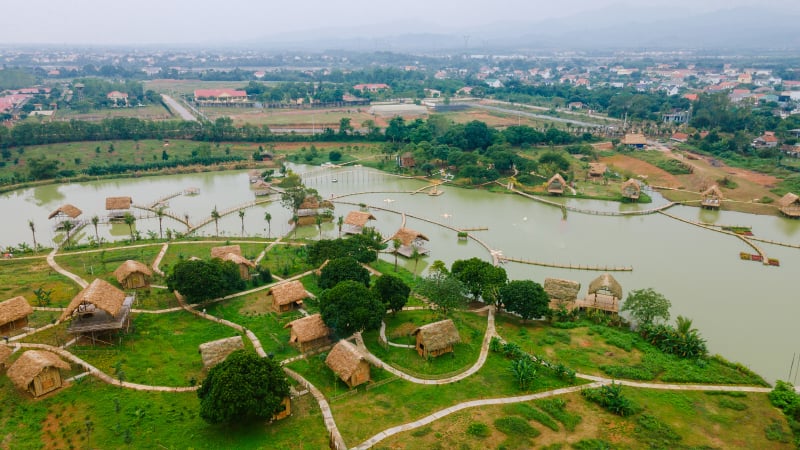 Dung Village is 15km from Dong Hoi city center.