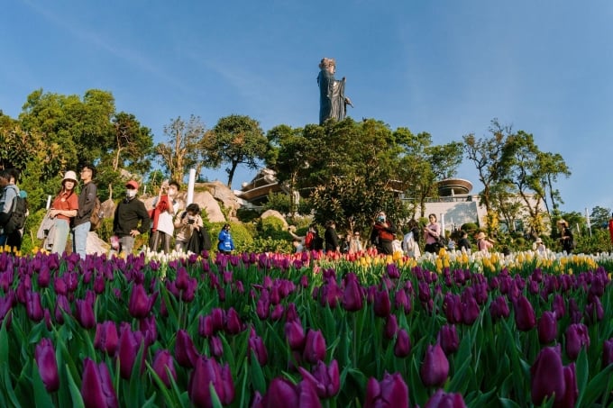 Tres experiencias únicas de viaje de primavera en la montaña Ba Den