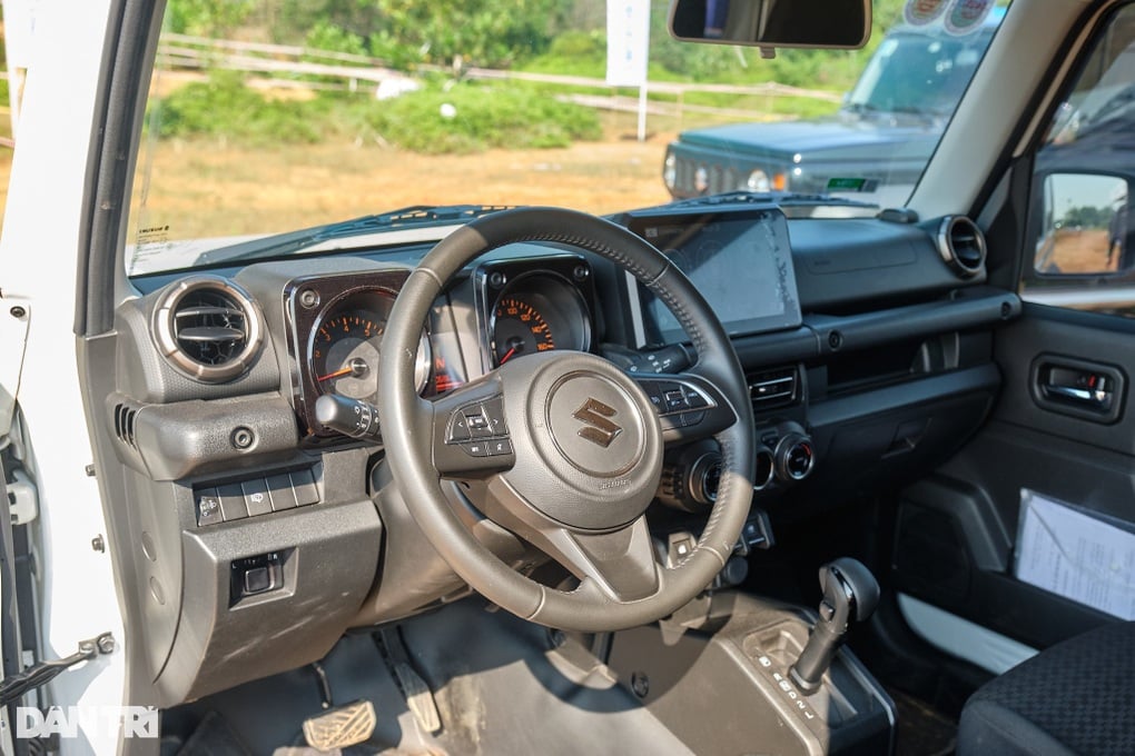 Xe mới liên tục giảm giá, khách mua Jimny lỗ gần 200 triệu đồng sau 1 năm - 2