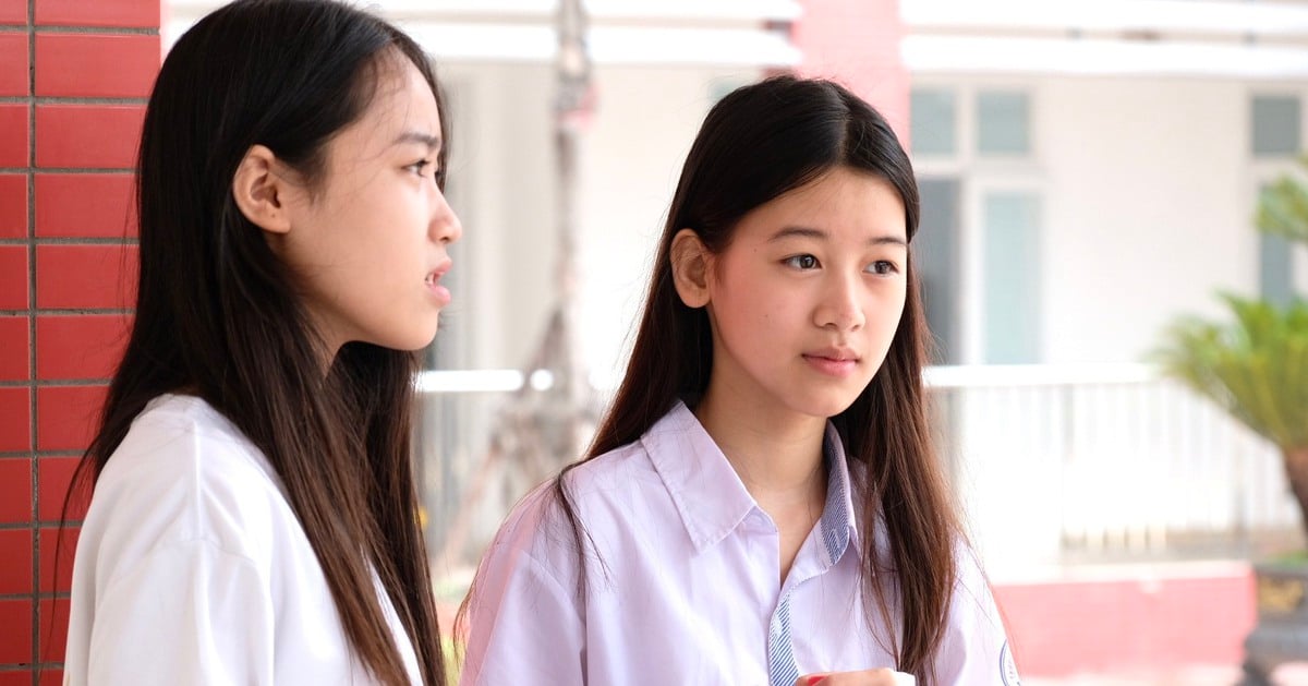 Esta mañana, los estudiantes de Hanoi asistieron al Festival de la Confianza del décimo grado.