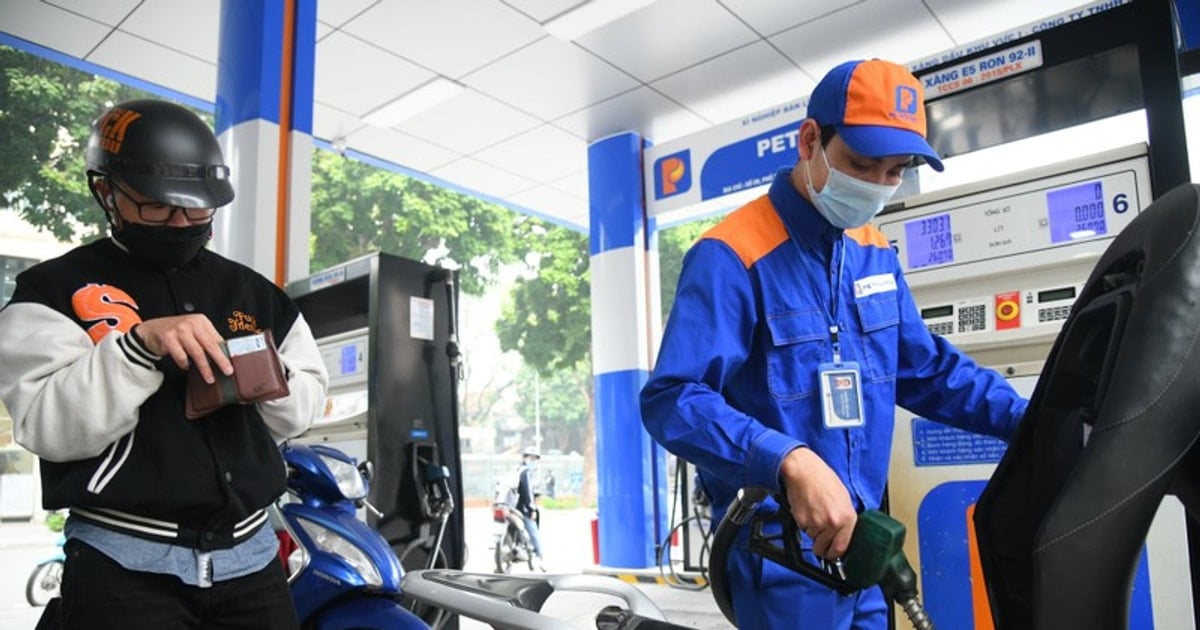 Gasoline price increased by more than 200 VND/liter