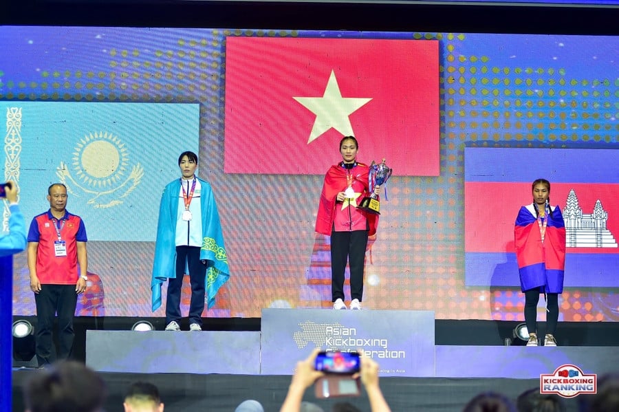 ជើងឯកប្រដាល់យុវជន