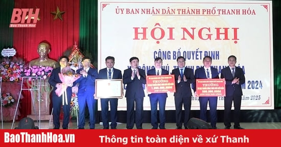 Đông Phú đón nhận Quyết định xã đạt chuẩn nông thôn mới kiểu mẫu