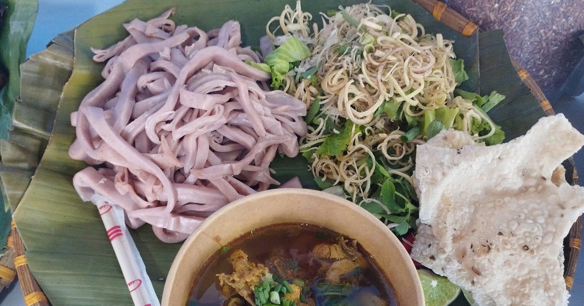 Rich bowl of Quang noodles with canned rice