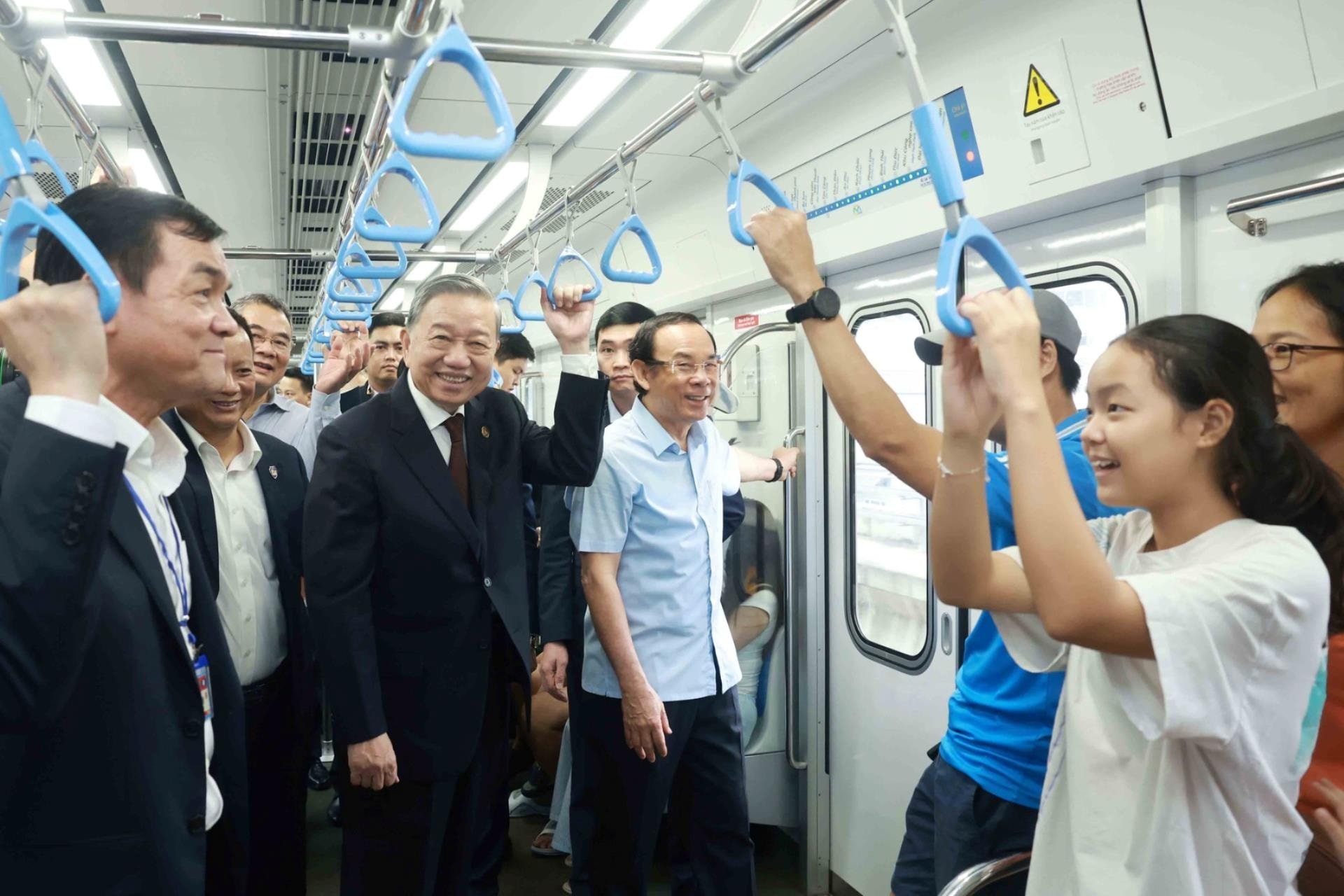 Tổng Bí thư Tô Lâm trải nghiệm thực tế Tuyến Metro số 1