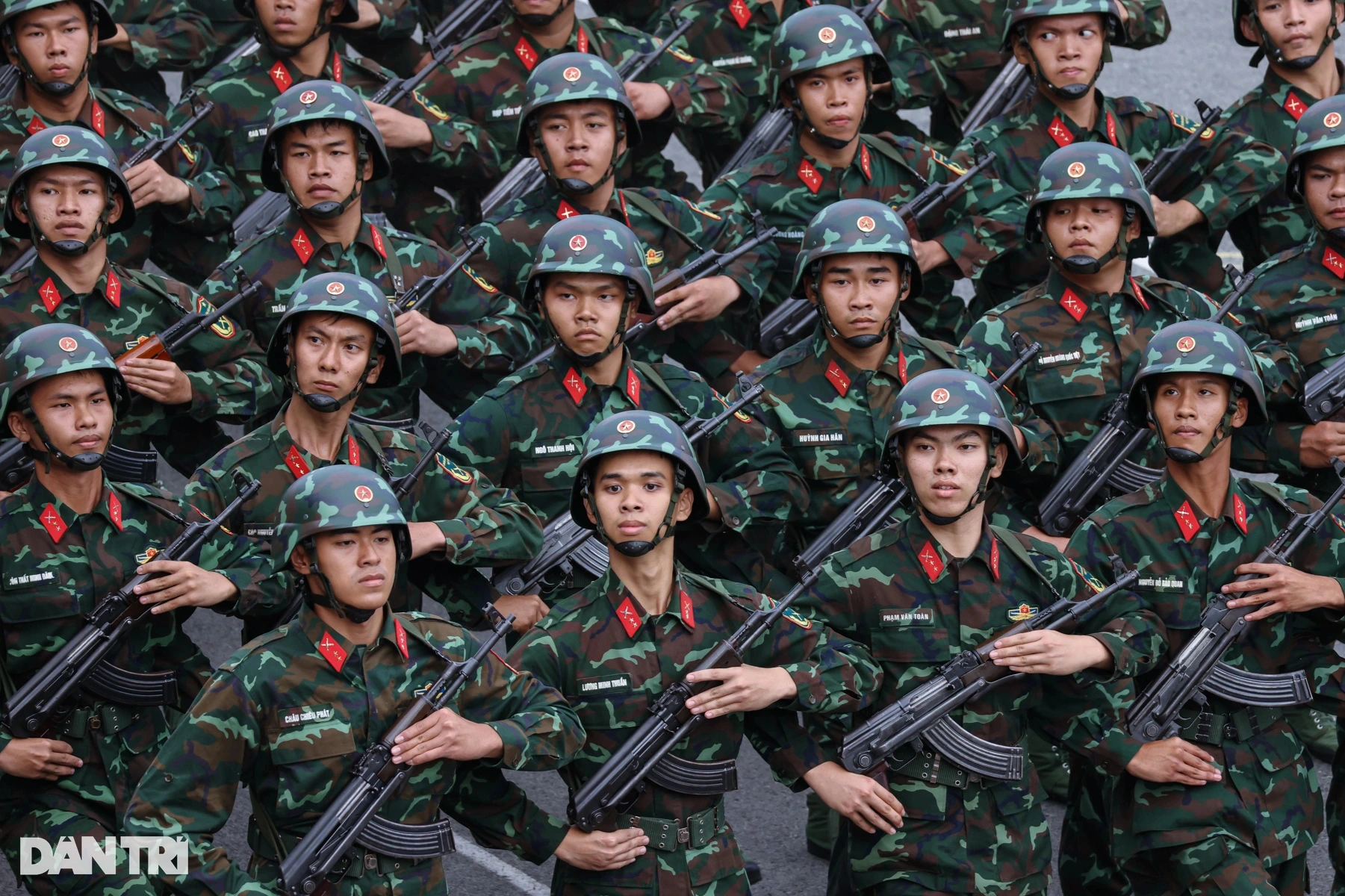 Impressive images at the 2025 training launch ceremony of the Ho Chi Minh City Command