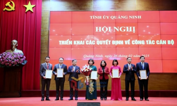 Công bố nghị quyết thành lập, tổ chức lại các cơ quan chuyên môn thuộc UBND tỉnh và công tác cán bộ