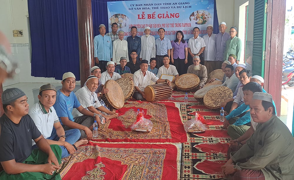 Tan Chau closes Rappana drum heritage class