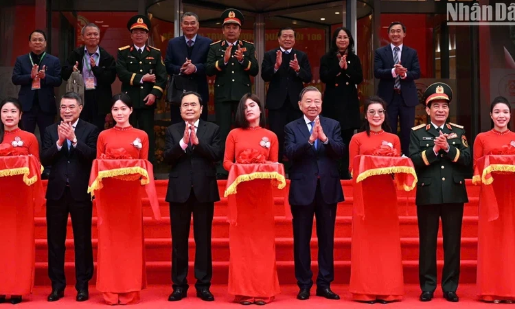 Le secrétaire général To Lam assiste à l'inauguration de l'Institut central de protection et de soins de santé des fonctionnaires et de l'Institut clinique des maladies infectieuses.