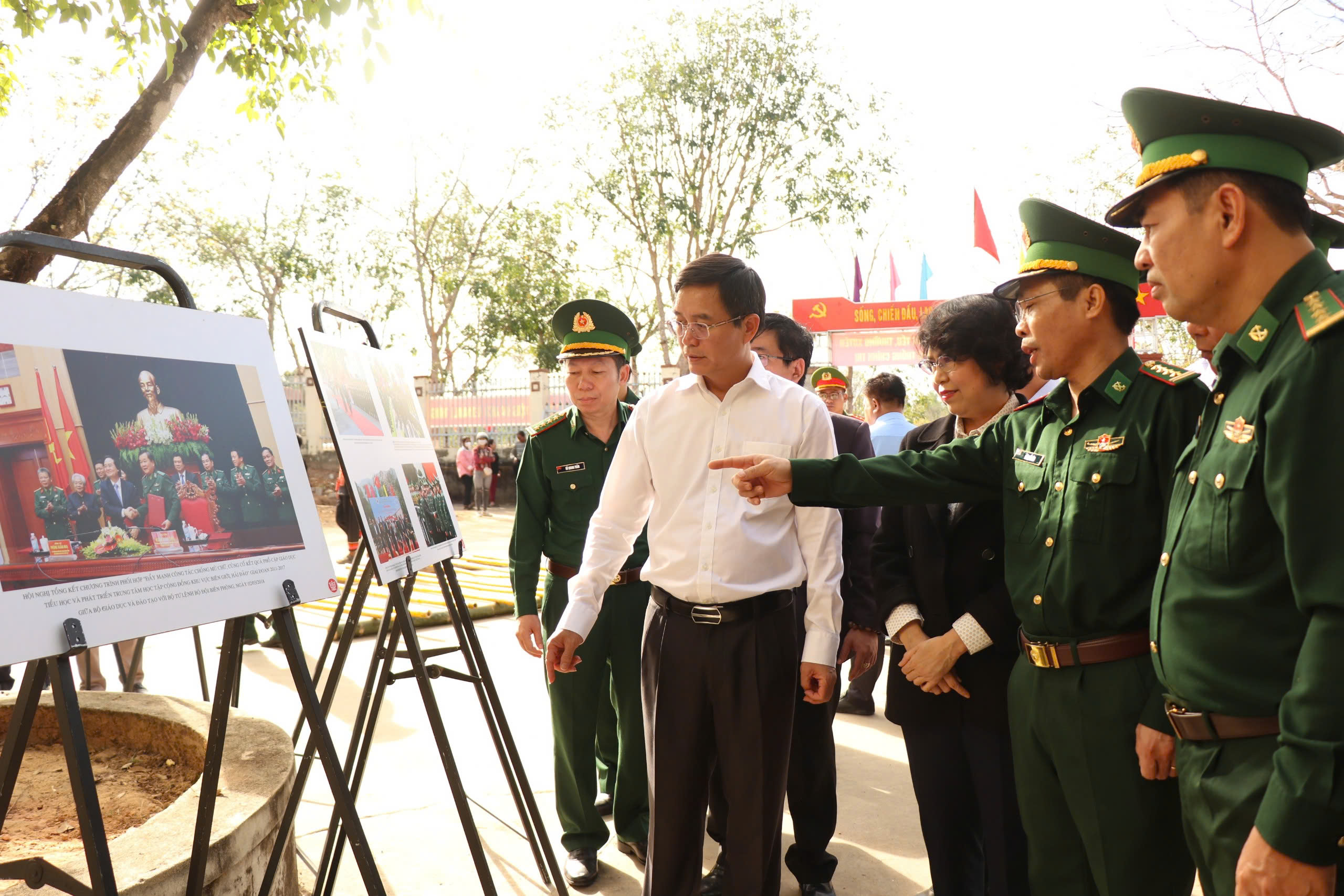 លេខាបក្សខេត្ត Nguyen Dinh Trung ចូលរួមទិវាការពារព្រំដែនជាតិ