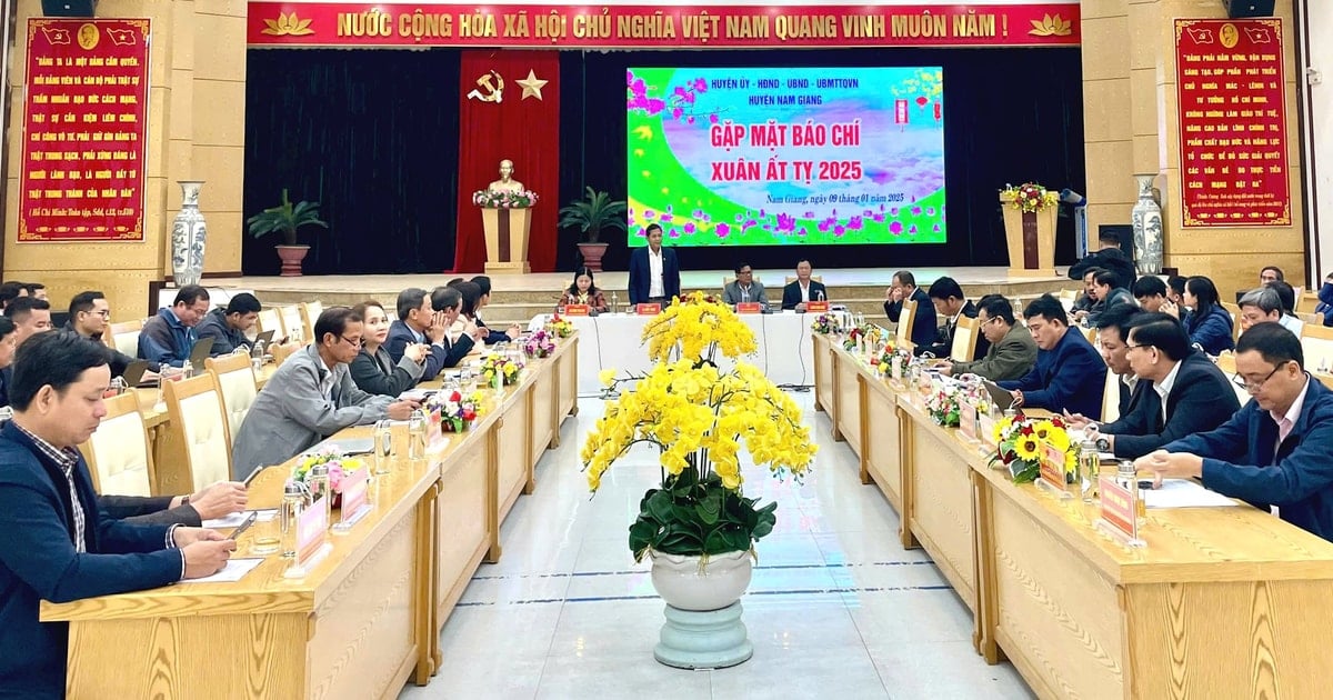 Nam Giang a choisi la commune de Zuoi pour organiser le congrès modèle du comité du parti au niveau de la commune.