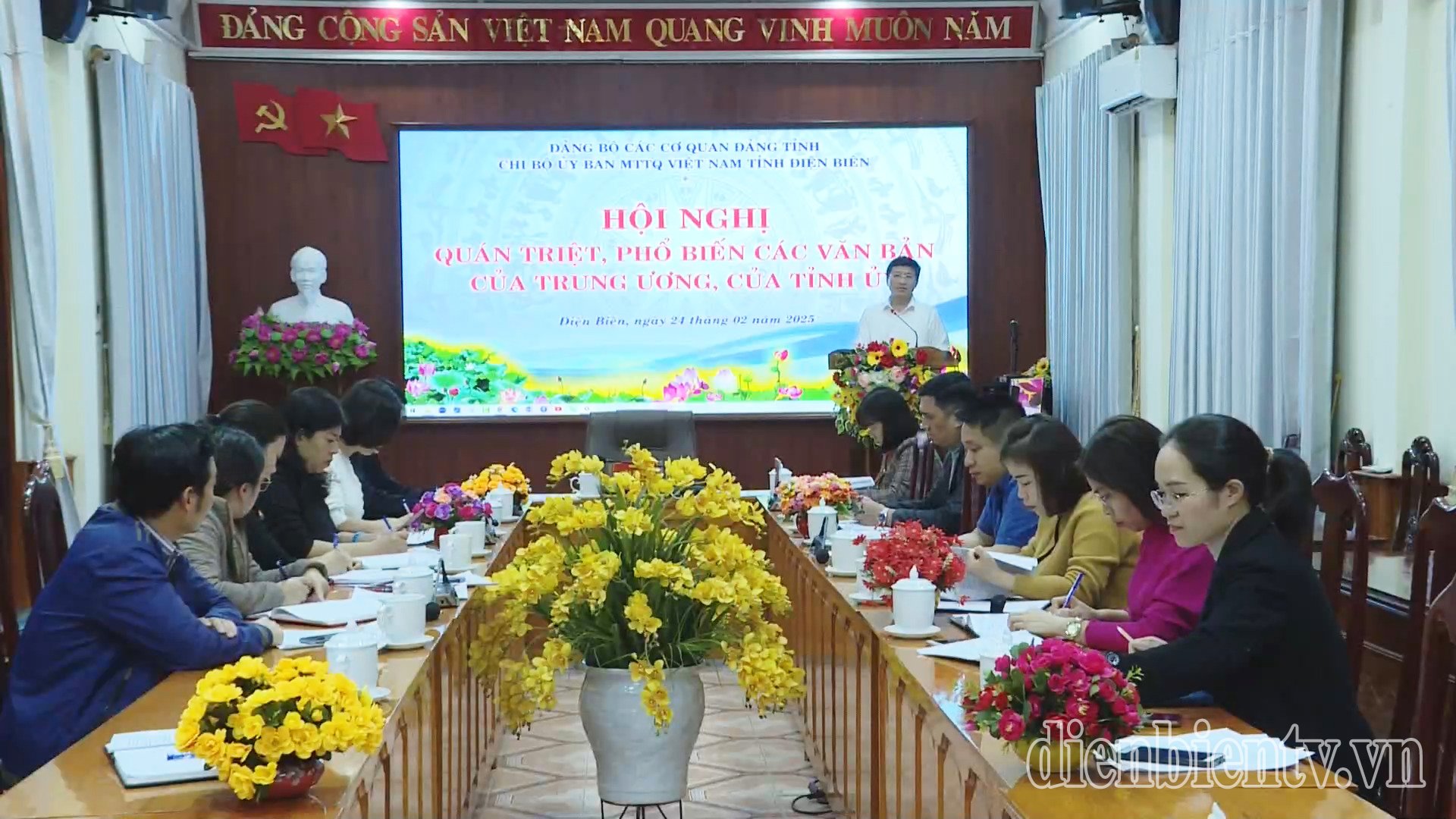 The Provincial Vietnam Fatherland Front Committee disseminates and popularizes documents of the Central and Provincial Party Committee.