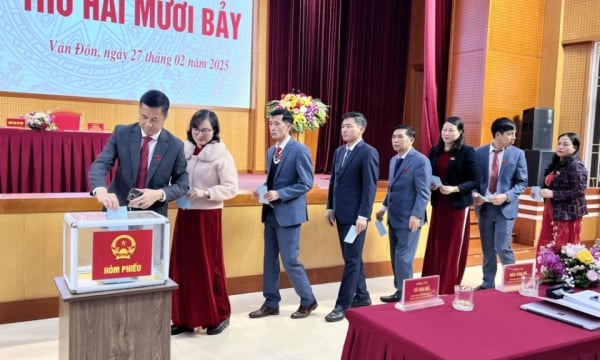 Kỳ họp chuyên đề lần thứ 27 HĐND huyện Vân Đồn khóa XX, nhiệm kỳ 2021 - 2026