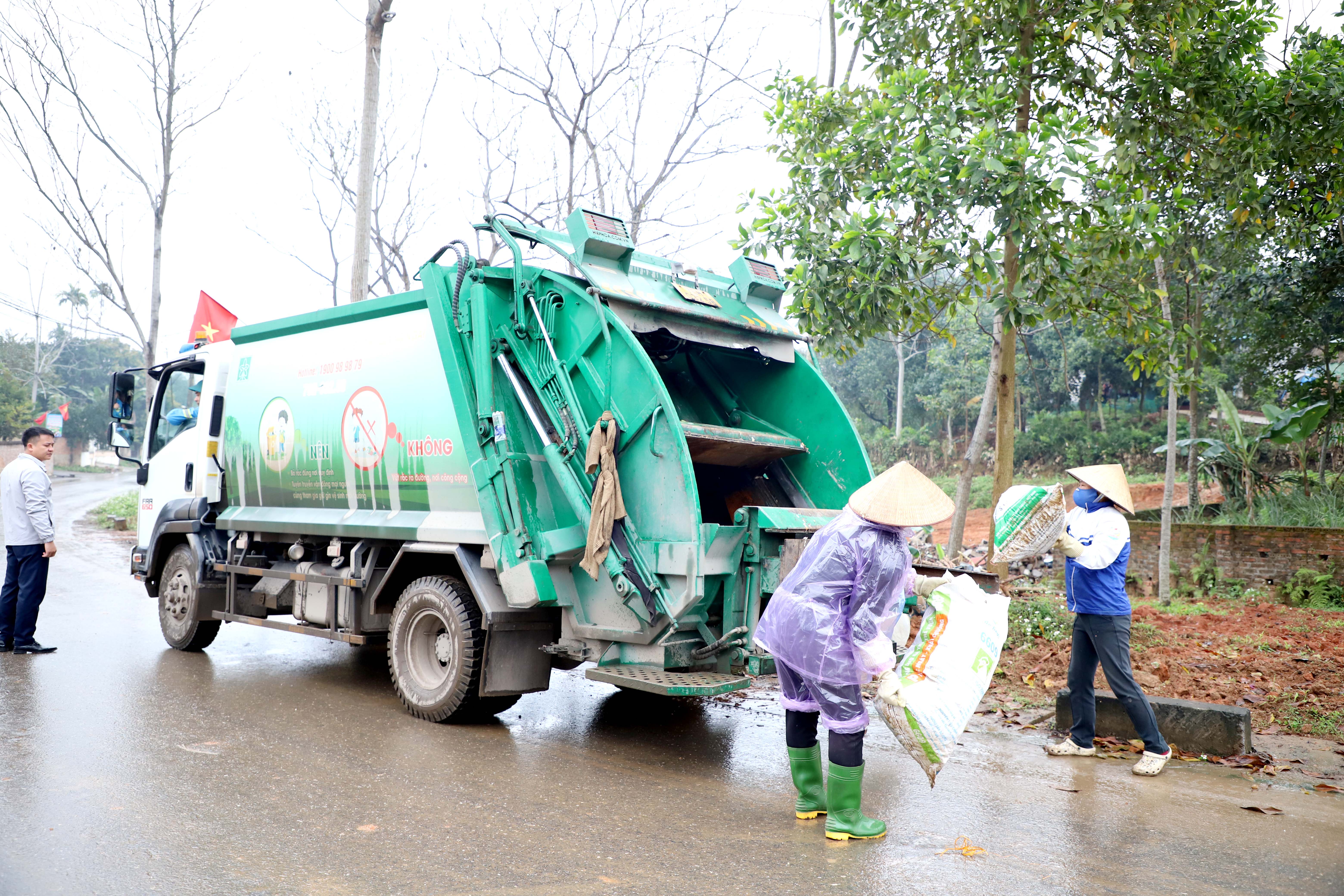 Dong Thanh village bright, alley clean