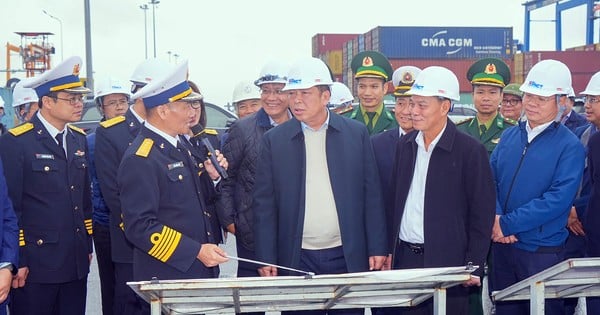 El Ministro de Transportes analiza la eliminación de los cuellos de botella en Hai Phong